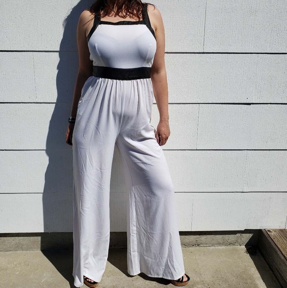 GUESS white jumpsuit size 6 with black waistband - Picture 4 of 7